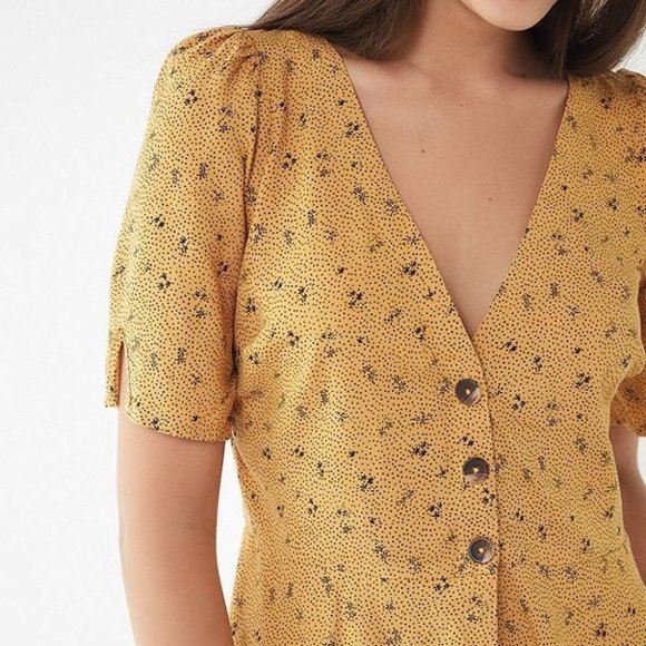 Urban Outfitters Kelsey Floral Button Front Top Sm - Picture 1 of 8